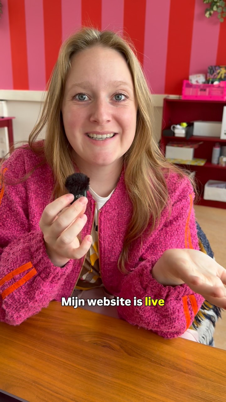 HIJ STAAT LIVE. 🎉

Jij bent maker, geen organisator. En toch verdwijnt al je tijd in to-do’s, techniek en geregel, terwijl je idee staat te trappelen om gemaakt en gezien te worden. Zonde, toch?

Daar ben ik voor. Als jouw productiepartner neem ik de hele organisatie op me, zodat jij gewoon kunt blijven maken.

Op mijn gloednieuwe website vind je precies hoe we dat samen aanpakken:
🎬 De ProductieRESET — van vol hoofd naar helder plan
✨ De ProductieDAG — jij geniet, ik sta achter de schermen
🎭 De ProductieLEIDING — jij maakt, ik regel werkelijk al het andere

Wil je gewoon eens beginnen? Vul dan de gratis ProductieKICKSTART in. Klein papiertje, groot aha-moment.

Neem snel een kijkje!! Je vind de link in bio.
Houdoe en tot snel! ❤️💛🩷
