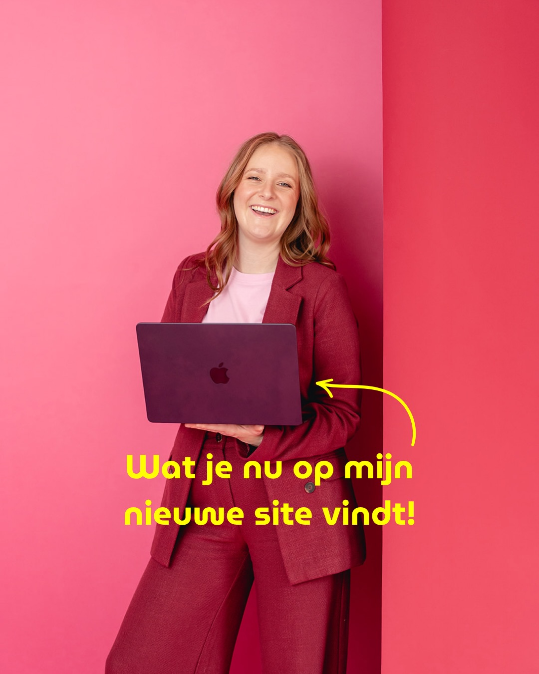 Dat de site live is dat wisten jullie (hopelijk) al, en anders bij deze.

Maar toch neem ik jullie nog een keertje mee in wat je er allemaal op vindt, dus swipe even mee. 

Of je nu net begint of alles al rond hebt, jij bepaalt hoeveel je uit handen geeft. Ik sta aan je zijde als partner, altijd met de beleving van jouw publiek en de crew als uitgangspunt. 

Begin klein met de gratis ProductieKICKSTART, of plan meteen een vrijblijvende kennismaking in. 

Wil je nog meer backstage verhalen? Abonneer dan op mn nieuwsbrief, dat is nog backstager dan backstage 😉.

En al deze linkjes? Die vind je gewoon in mijn bio.
